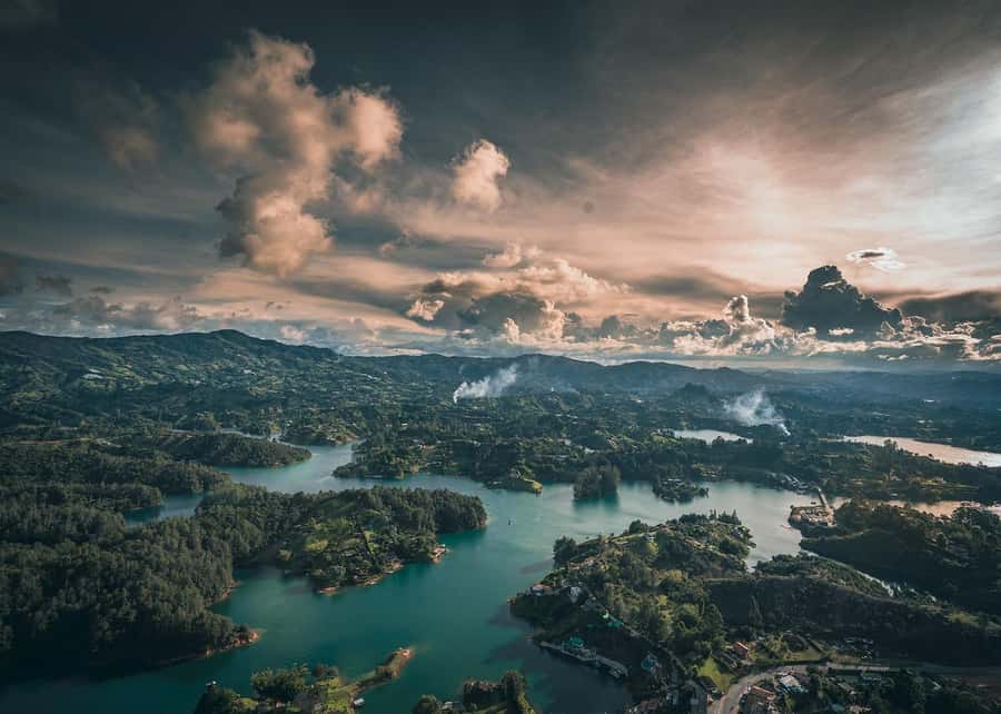 From Medellín: Guatape Private Tour, El Peñol, Boat Ride - El Peñón de Guatapé: views that justify the effort