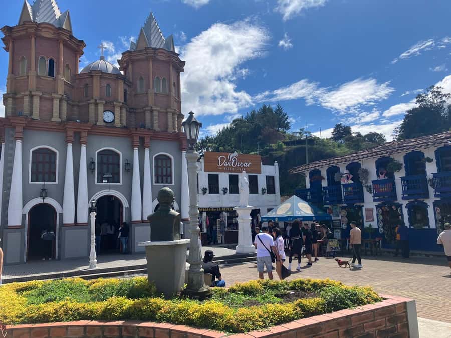 From Medellín: Guatape Private Tour, El Peñol, Boat Ride - My booking advice: should you choose this one?