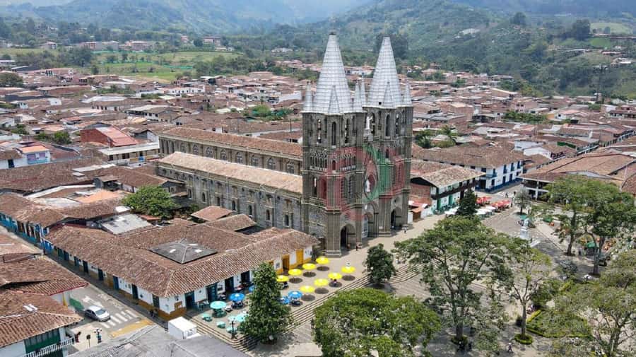 From Medellín: Jardín, Andes, and Hispania Day Trip - Hispania: quiet streets and a calm first taste of the Andes