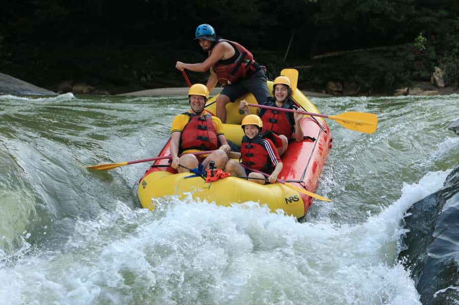 From Medellín: Paragliding and Rafting Combo Tour - The pickup, vehicle comfort, and the “weather happens” rhythm