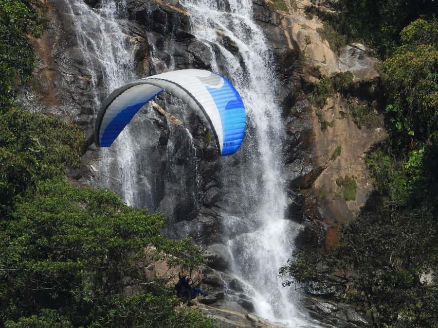 From Medellín: Paragliding Flight and Guatape Tour - A rare combo day: paragliding over Cocorná and Guatapé’s big view