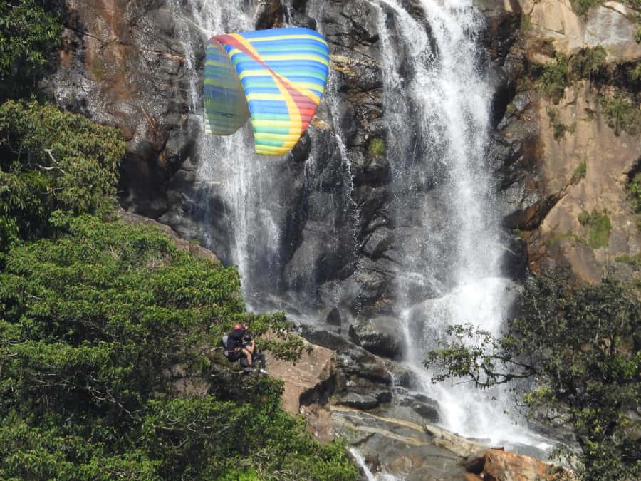 From Medellín: Paragliding Flight and Guatape Tour - From Medellín to the mountains, without wasting your day