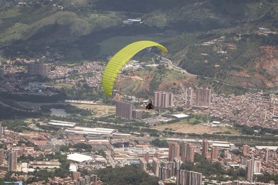 From Medellín: Paragliding Tour with GoPro Photos & Videos - Pilots, Safety, and Why It Feels Professional