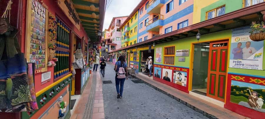 From Medellin: Private Guatape Car Tour with Coffee Tour - The coffee farm tour: what you actually learn and why it sticks