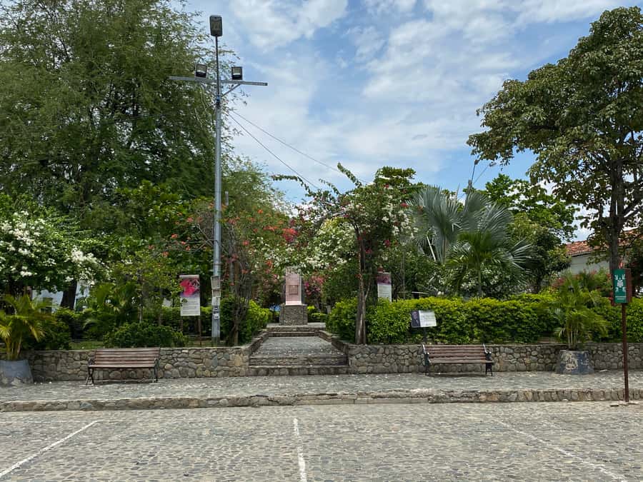 From Medellín: Private Santa Fe de Antioquia Tour - What the guide does for you (and why it changes the day)
