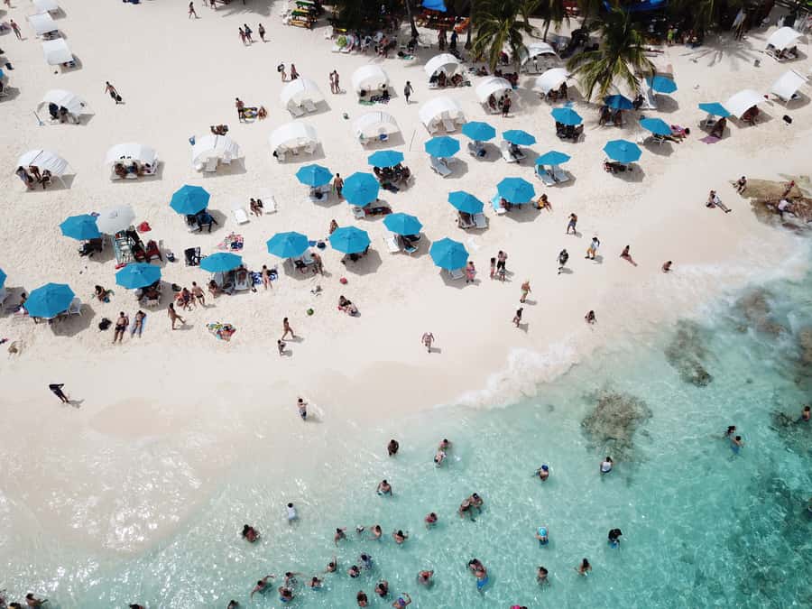 From San Andrés: Speedboat Tour to Johnny Cay Island - Eating on the Cay: You Cannot Bring Food, But Restaurants Exist
