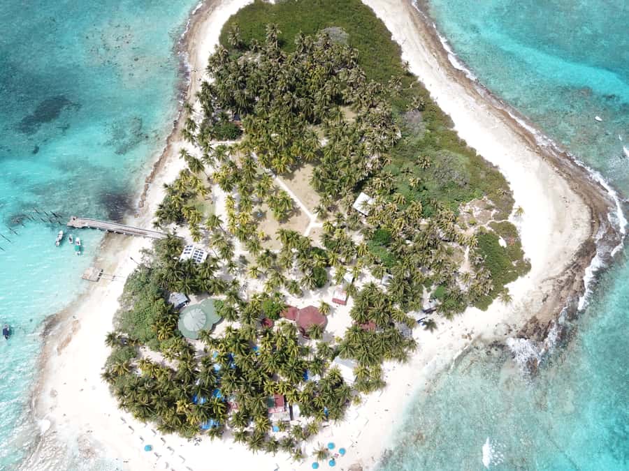 From San Andrés: Speedboat Tour to Johnny Cay Island - Full-Day Upgrade vs. This Short Stop