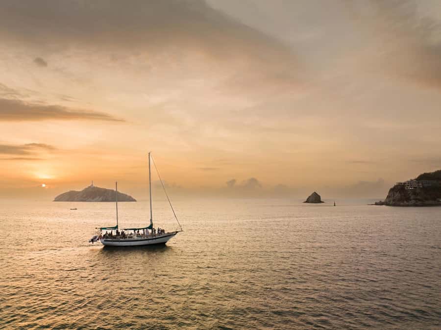 From Santa Marta: Sunset Sailboat Tour with 2 Beverages - Heading Toward Taganga Bay, Then Dropping Anchor for Night Views