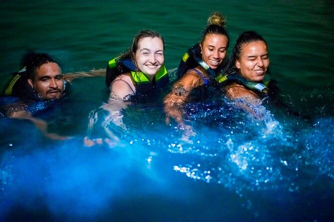 Full-Day Tour Baru - National Aviary and Playa Blanca + Bioluminescent Plankton - Staying fed on a voucher day, not a menu day