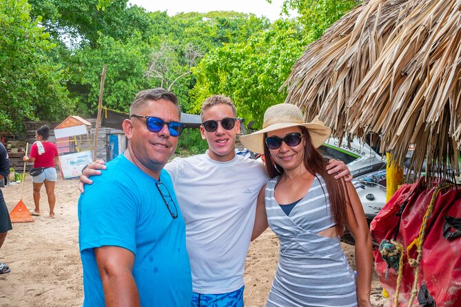 Full Day Tour to 4 Rosario Islands with snorkeling and plankton in Cartagena - Playa Agua Azul fruit tasting: a beach stop with vendor pressure