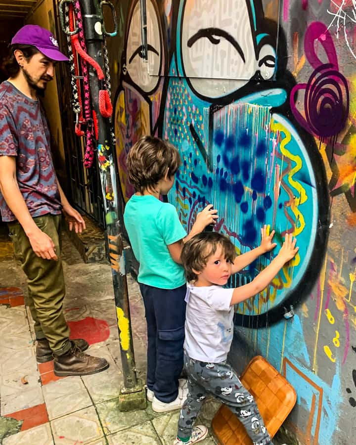 Fun Graffiti Workshop: The Art of Aerosol and Color - Learning Color the Practical Way: Chromotherapy Games and Imagination Prompts