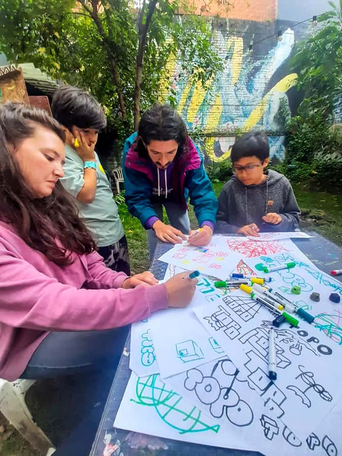 Fun Graffiti Workshop: The Art of Aerosol and Color - Getting the 3D Look: Opposite Colors and Contrast That Make Letters Pop