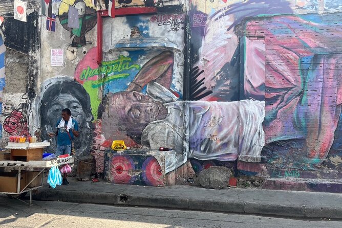 FUN SEGWAY SCOOTER RIDE WALLED CITY And GETSEMANI DISCOVERY TOUR - Stop 2: Getsemaní’s Plaza de la Santísima Trinidad and mural streets in 45 minutes