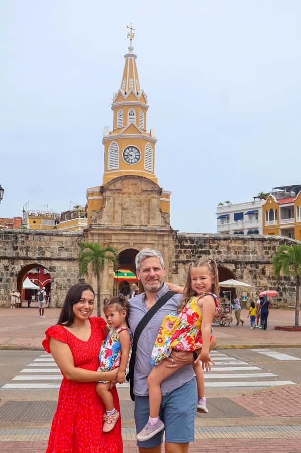 Gastronomic tour and professional photos in the old city - Centenario Park Photo Stops: Where the City Turns Photogenic