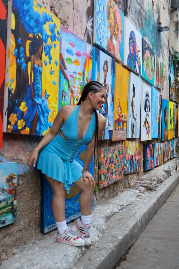 Gastronomic tour and professional photos in the old city - Calle de Las Sombrillas: A Photo Stop That Feels Like a Set
