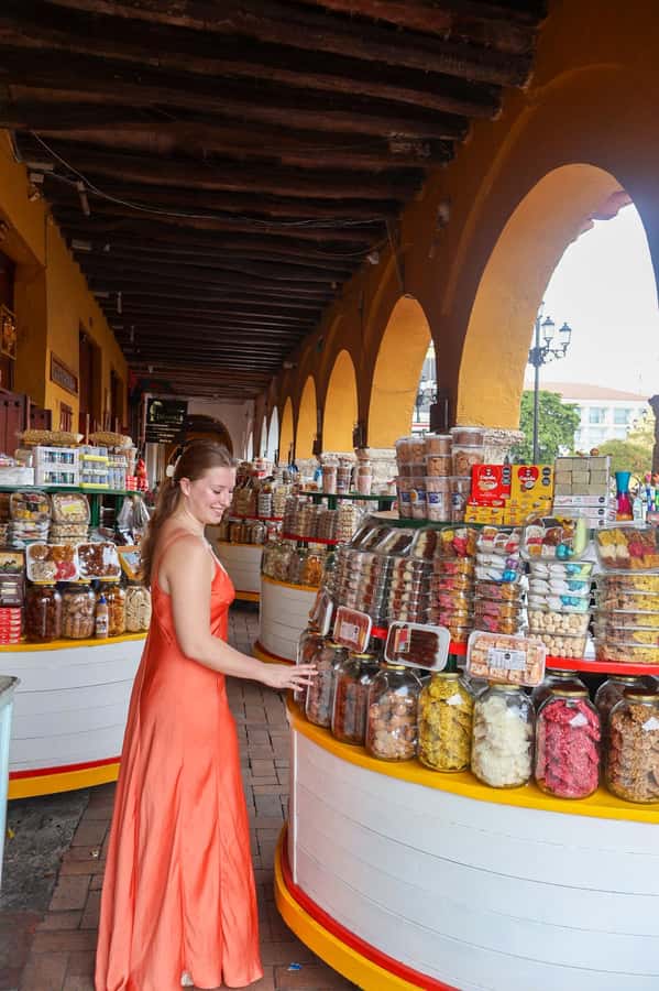 Gastronomic tour and professional photos in the old city - What the Pro Photographer and Camera Change for You