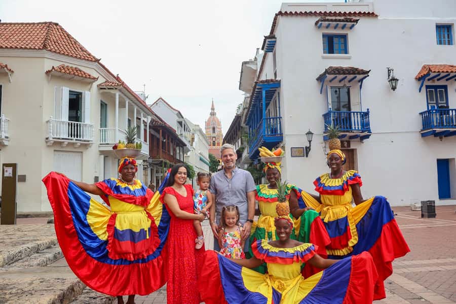 Gastronomic tour and professional photos in the old city - Value and Price: Why $76 Can Be a Good Deal