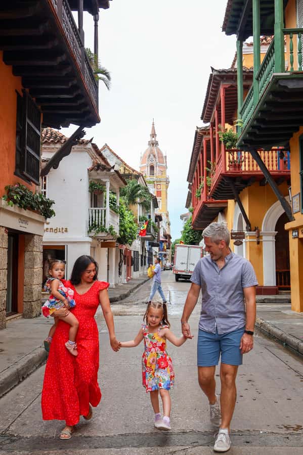 Gastronomic tour and professional photos in the old city - Snack Tastings in the Old City, With Culture in the Background