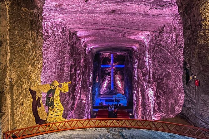 Gastronomic Zipaquira and salt cathedral (group tour) - Pickup in Bogotá: find the van, then relax