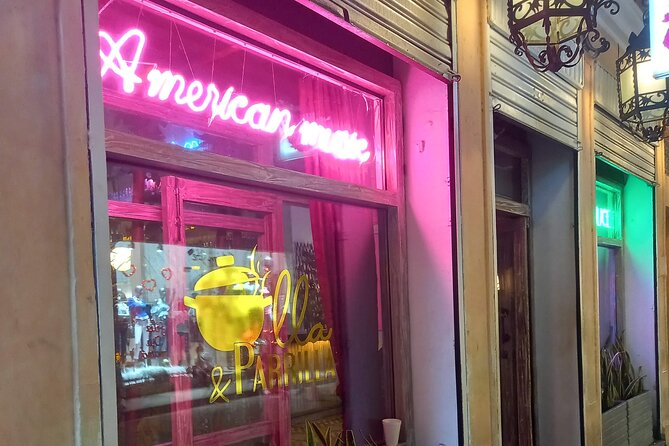 Get the Nightlife vibe in Old City! - Plaza de La Trinidad: the longest stop and the real heart