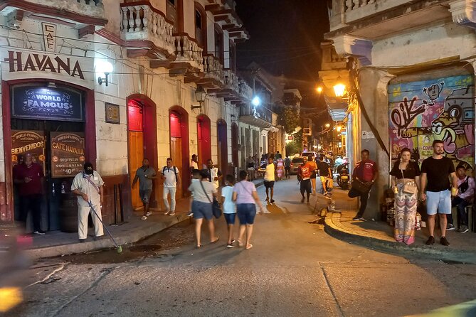 Get the Nightlife vibe in Old City! - Music, folklore, and how to get better photos without trying too hard