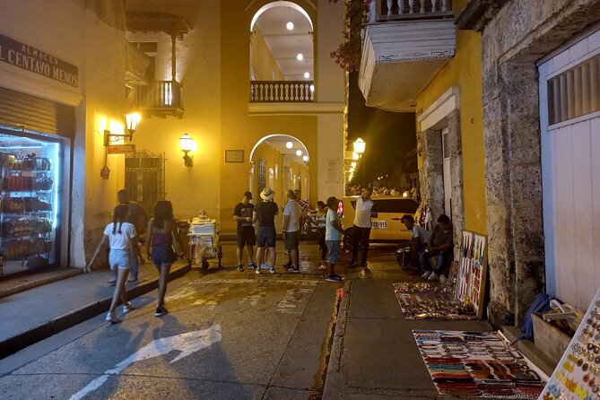 Get the Nightlife vibe in Old City! - From Boca del Puente to Plaza de la Proclamación