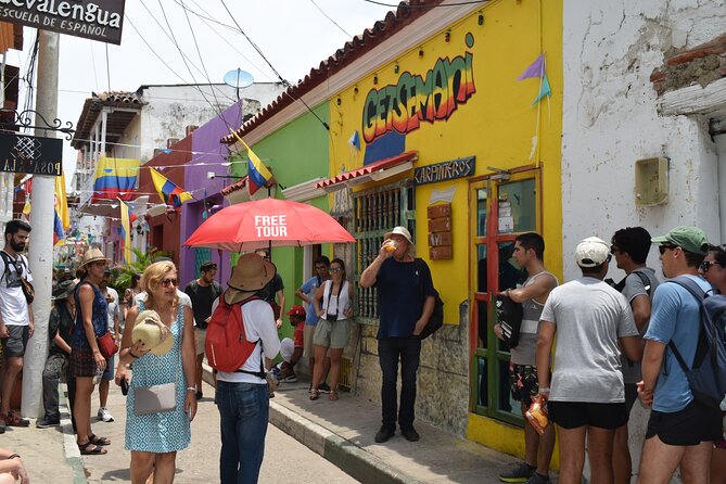 Getsemani neighborhood in group: art and culture with Audio System - Café del Mural: coffee stop with a mural in view