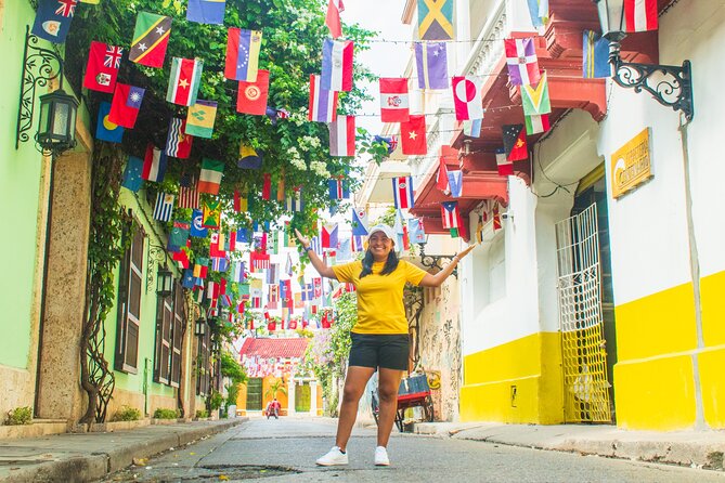 Getsemani Neighborhood Photo Walking Tour - Plaza de La Trinidad: a calmer end point before heading back
