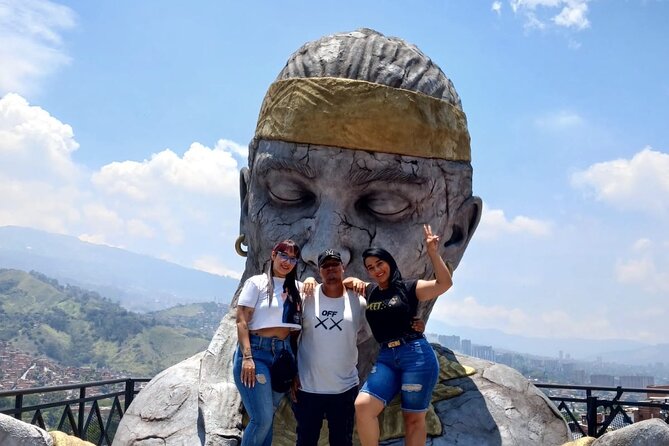 Graffiti Tour | Commune 13 guided by locals - Stop 2: Comuna 13, street art, dance, and included snacks