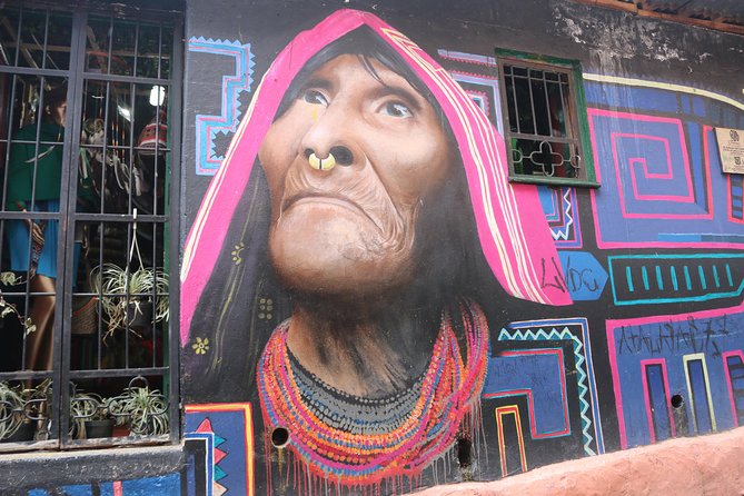 Graffiti Tour in La Candelaria Bogotá - Graffiti in La Candelaria, where walls act like a public bulletin