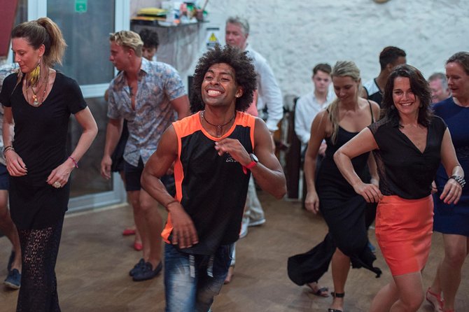 Group Salsa Class in Cartagena, Colombia - Beginner basics that help you dance right away