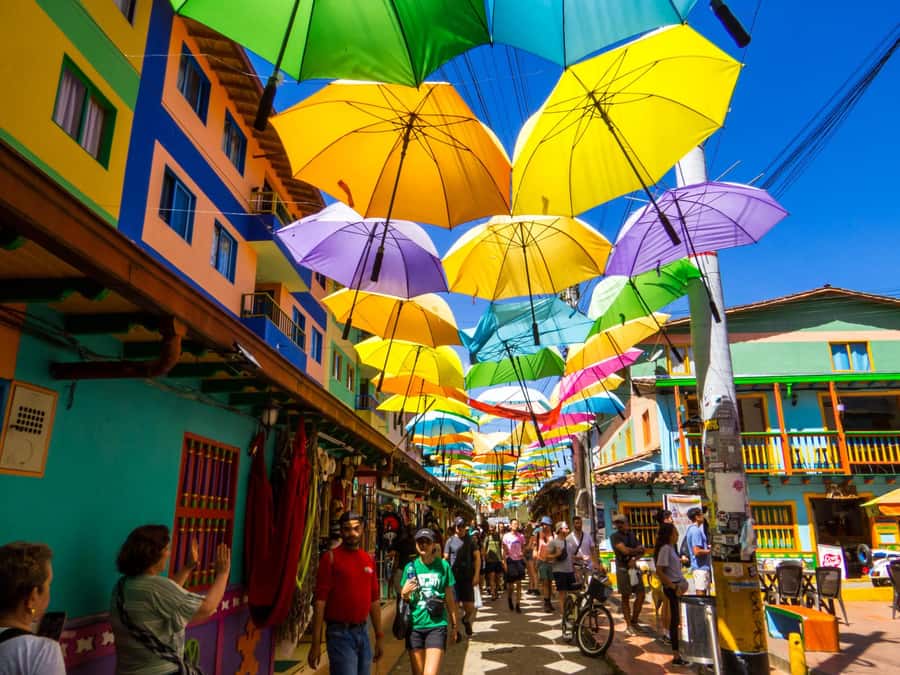 Guatape and El Peñol Rock Tour: Private or Shared - Guatapé town: the dam, the colors, and the walk you should not rush