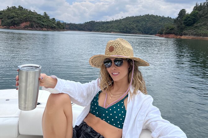 Guatape and El Peñol town and dam tour from Medellin - Lunch and coffee on a lakefront cabin: the real payoff