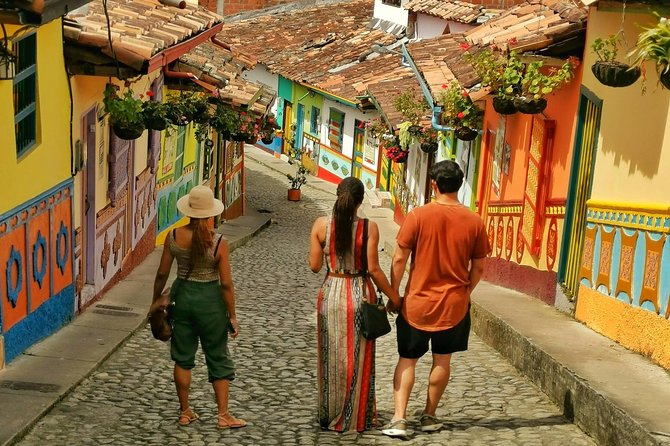 Guatape & Coffee Farm & El Peñol Rock & Quaint Town: Best Combo - Stop 3: El Peñol (Peñol) Rock, 749 Steps for Lake Views