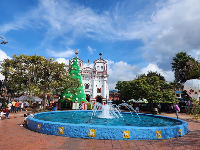 Guatape Coffee Villa including Rock Town & Waterfall - Lunch Near Guatapé Lake: Paisa Food and a Breathing Space