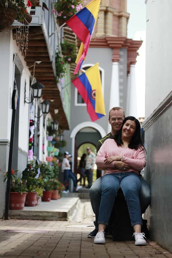 Guatapé: Day trip with Transport, Food & Boat - Guatapé Town Walk: Painted Facades and Guided Photo Stops