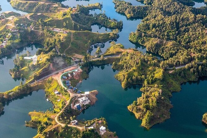 Guatapé Full Day Tour – Piedra del Peñol with meals & boat tour - Guatapé and Piedra del Peñol from Medellín, without the headache