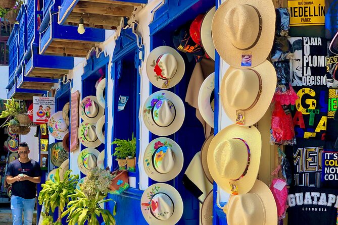 Guatapé Full Day Tour – Piedra del Peñol with meals & boat tour - El Peñol before the water: Ave Fénix and a replica town