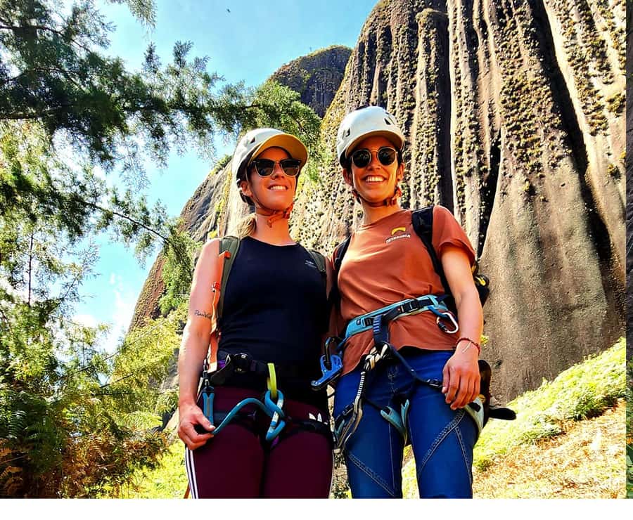 Guatapé: Iconic rock climbing for beginners and experts. - The 40-meter rappel start, where your nerves meet the view