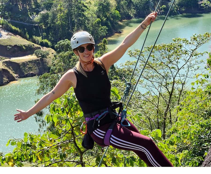 Guatapé: Iconic rock climbing for beginners and experts. - Level 5.10 with an aerial hammock finish
