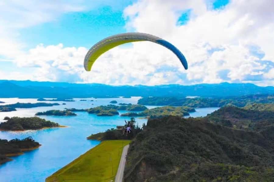 Guatape: Paragliding Experience - Where You Meet in Guatapé and How the Timing Works