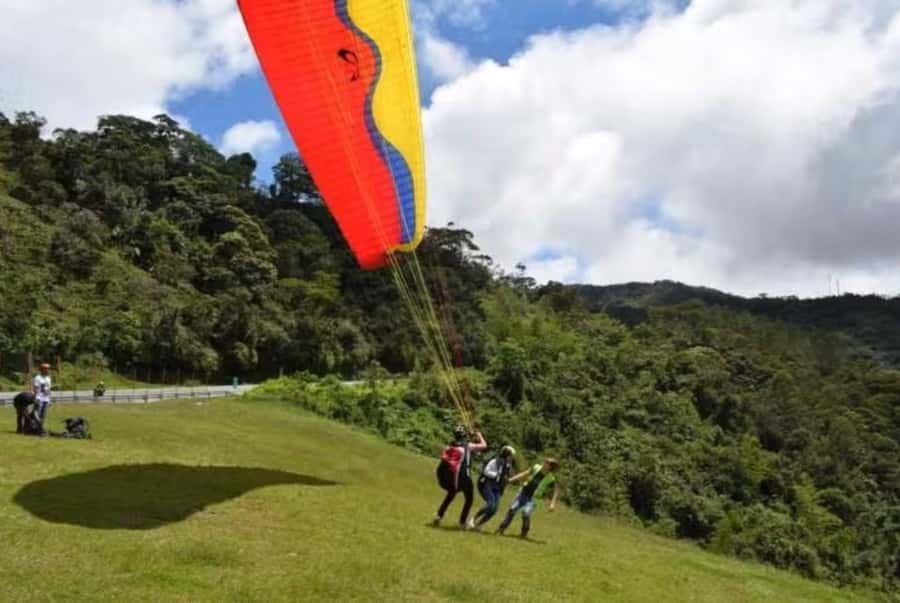 Guatape: Paragliding Experience - Gear-Up and Safety Briefing: What You Actually Do Before You Fly