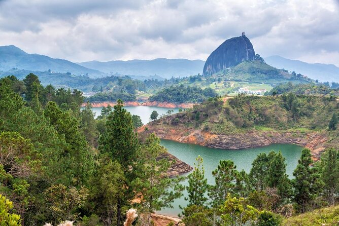 Guatapé Tour: Piedra del Peñol with Boat Tour, Breakfast, Lunch - Quick Key Points You’ll Feel in Your Day