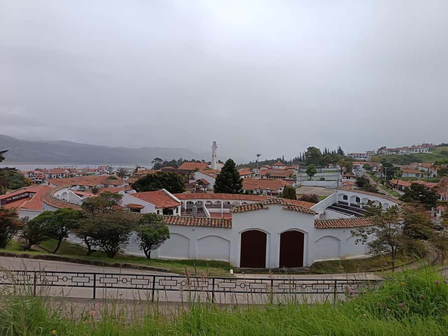 Guatavita Lagoon + Casa loca + Pueblo+ Salt Cathedral - Price and value: what you get for $100