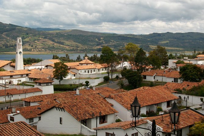 Guatavita Lagoon Half-Day Trip from Bogota - Stop for views on the way back: Tominé Dam valley and Cerro de las Tres Viejas