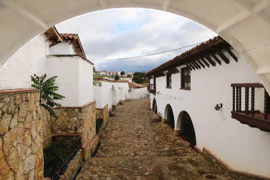 Guatavita: Tour to Guatavita Lagoon, the Village and Casa Loca - Guatavita colonial town: white architecture, cobblestones, and main-square vibes