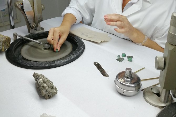 Hands‑On Colombian Emerald Polishing Experience - What Is Included, What Costs Extra, and What $90 Buys You