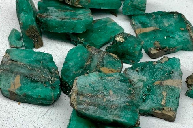 Hands‑On Colombian Emerald Polishing Experience - Group Size, Pickup, and Cartagena Timing That Actually Works