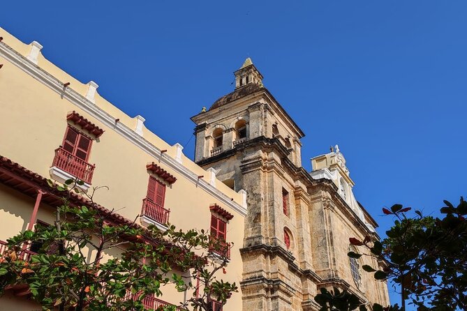 Historical private Tour - Plaza de San Pedro Claver: faith tied to a specific person