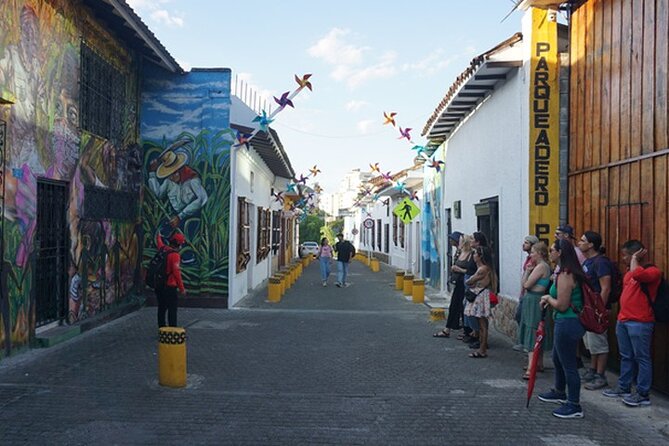 Historical Shared Tour Salsa, Graffiti & Resistance in Cali - Stop-by-stop: from Jairo Varela murals to dancing at Cimarrón Salsa Bar